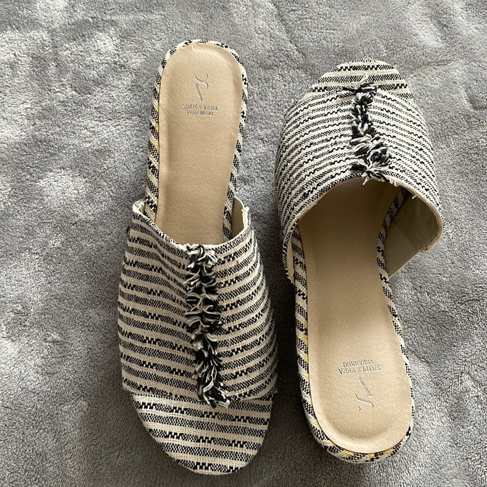 Simply Vera Wang wedges, 10 EUC